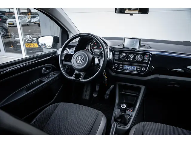 Volkswagen up! 1.0 high up! 2015 Benzine 39