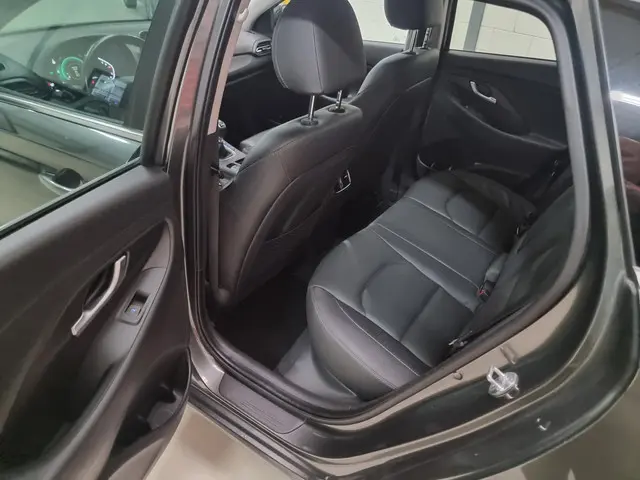 Hyundai i30 Wagon 1.5 T-GDi MHEV Premium 2022 Benzine 7