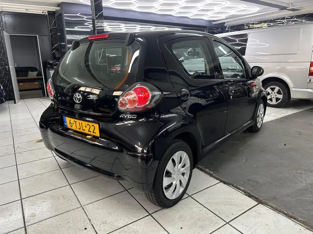 Toyota Aygo 1.0 VVT-i Now 2014 Benzine 5