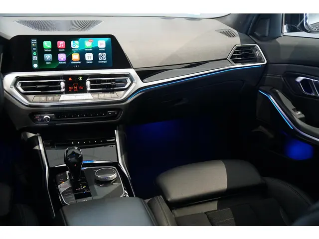 BMW 3 Serie Touring 318i High Executive 2021 Benzine 9
