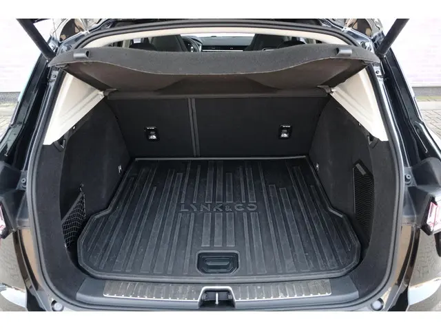 Lynk & Co 01 1.5 2023 Hybride Benzine 25