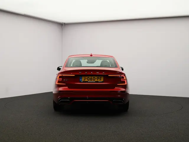 Volvo S60 2.0 B3 R-Design 2020 Benzine 29