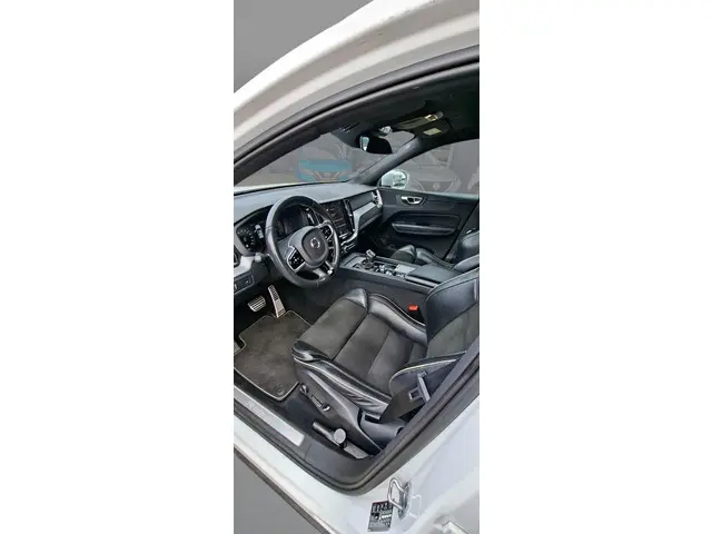 Volvo XC60 2.0 T5 AWD R-Design 2017 Benzine 4