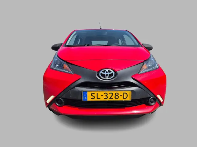 Toyota Aygo 1.0 VVT-i x-fun Airco, Lmv, NAP 2018 Benzine 4