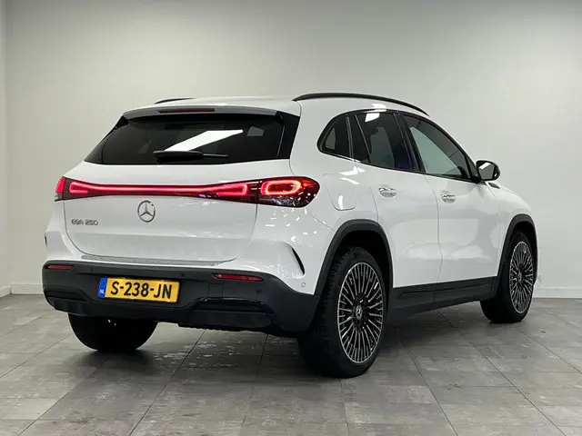 Mercedes-Benz EQA 250 AMG-Line 67 kWh 2021 Elektrisch 2