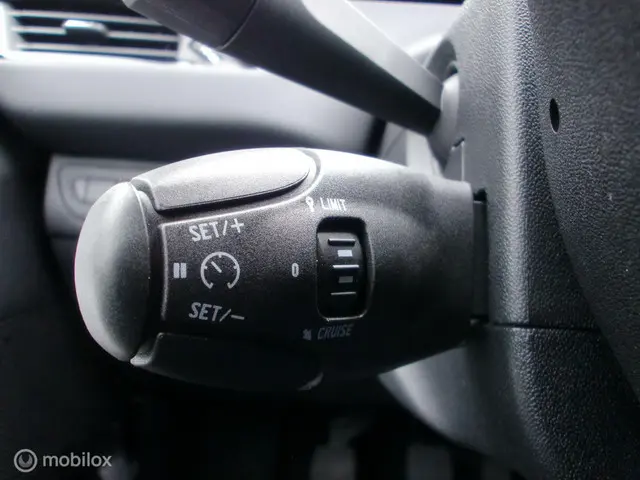 Peugeot 208 1.0 LIKE - 5-DEURS - AIRCO - 87.000 KM 2014 Benzine 12
