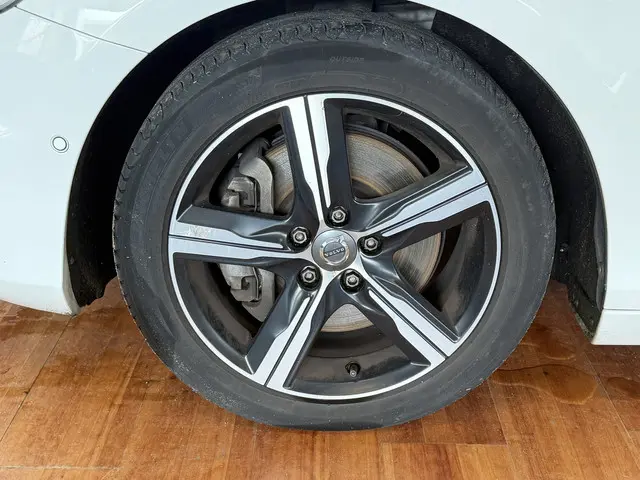 Volvo V40 1.5 T3 Polar+ Sport 2019 Benzine 4