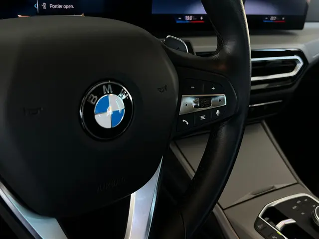 BMW 3 Serie Touring 318i 2023 Benzine 22