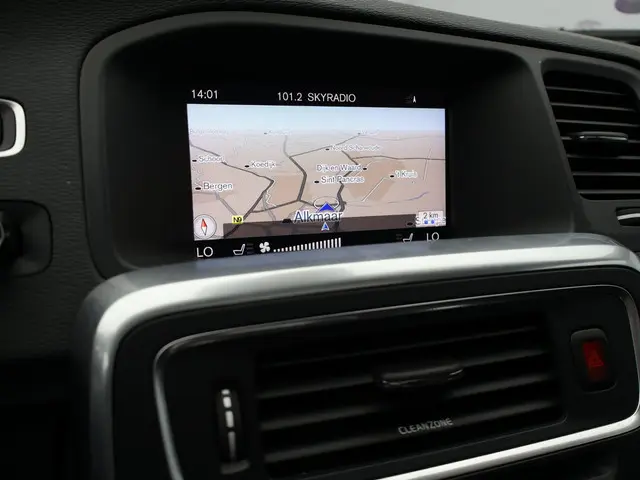 Volvo V60 Cross Country 2.0 T5 Polar+ 2018 Benzine 13