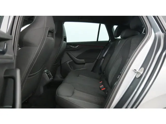 Škoda Scala 1.0 TSI 110pk Sport Business 2023 Benzine 34