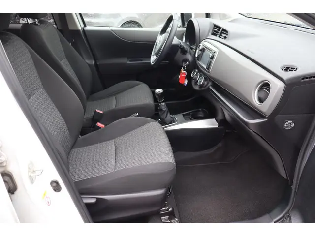 Toyota Yaris 1.3 VVT-i Aspiration 2013 Benzine 11