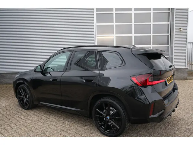 BMW X1 sDrive20i 170pk M-Sport Black Ed. 2023 Benzine 27