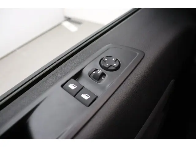Peugeot e-Expert EV L3 75 kWh 2023 Elektrisch 18