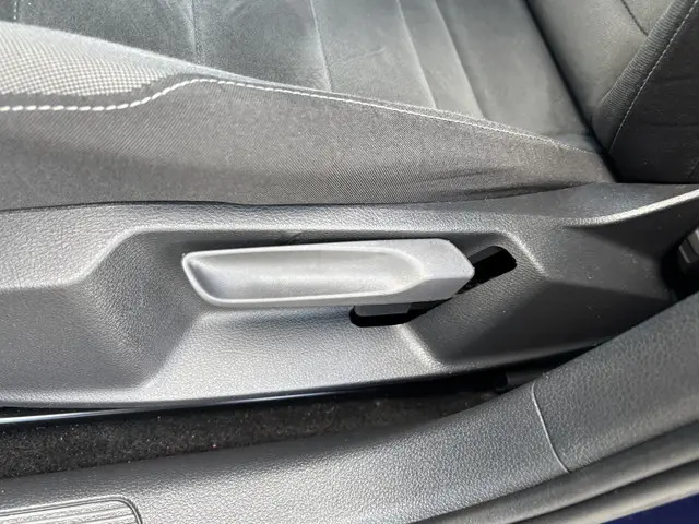 Volkswagen Golf 1.5 TSI Highline Business R 2018 Benzine 17