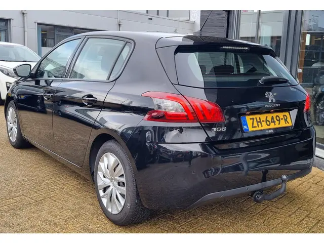 Peugeot 308 1.2 PureTech Blue Lease 2019 Benzine 2