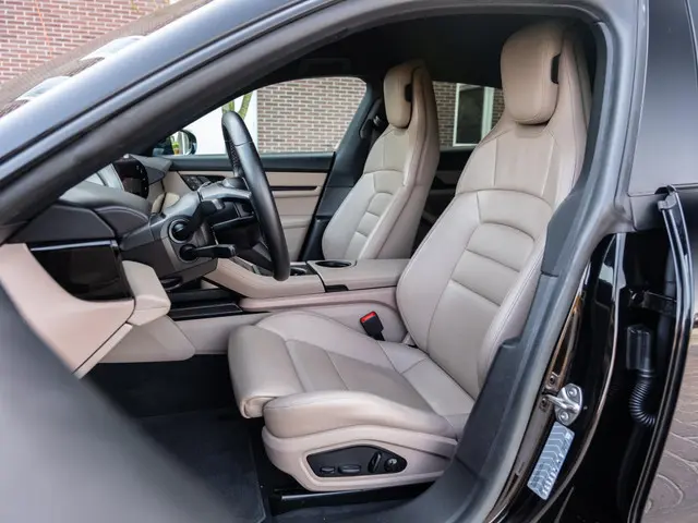 Porsche Taycan Sport Turismo 79 kWh 2022 Elektrisch 3