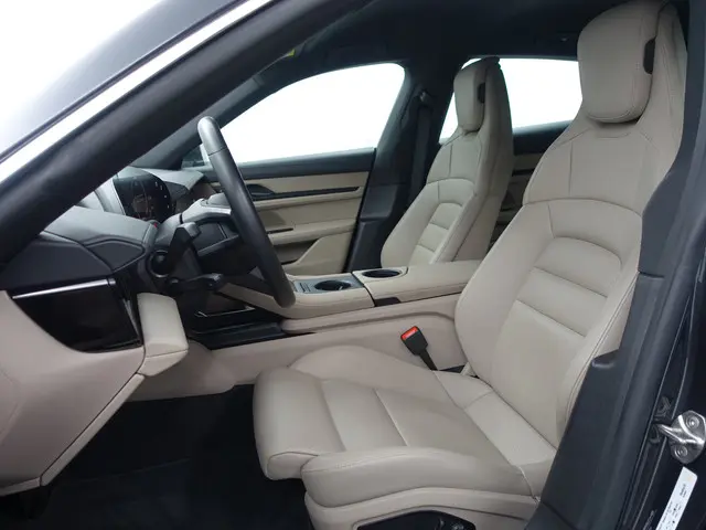 Porsche Taycan Cross Turismo 4S 84 kWh 2022 Elektrisch 32