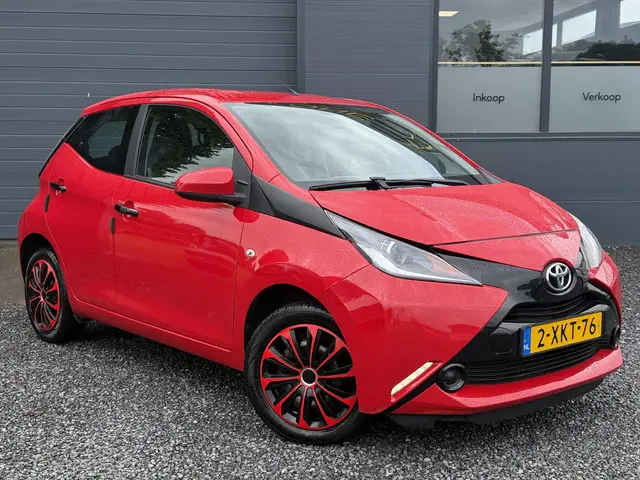 Toyota Aygo 1.0 VVT-i x-play 2014 Benzine 4