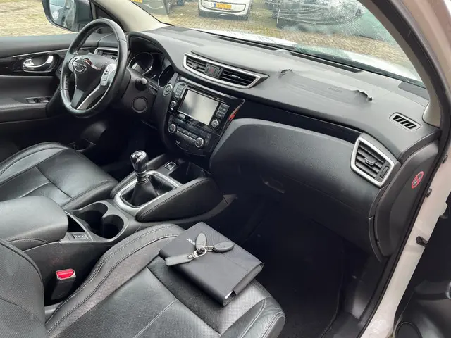 Nissan QASHQAI 1.2 Tekna - Front Schade - BPM 2014 Benzine 14