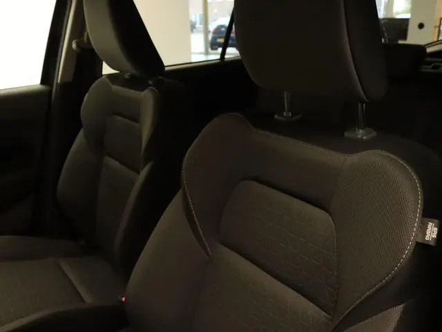 Suzuki Swift 1.2 Style Smart Hybrid 2025 Benzine 40