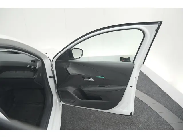 Peugeot 208 PureTech 100 EAT8 Allure Pack 2022 Benzine 62