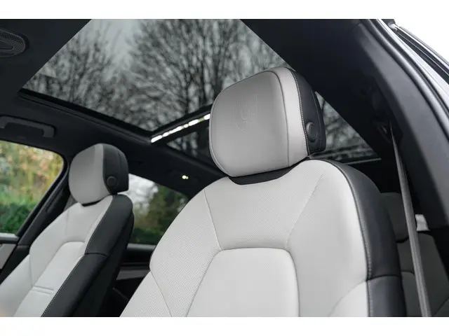 Porsche Cayenne S E-Hybrid 2024 Hybride Benzine 6