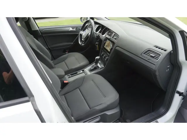 Volkswagen e-Golf E-DITION Warmtepomp 2020 Elektrisch 15