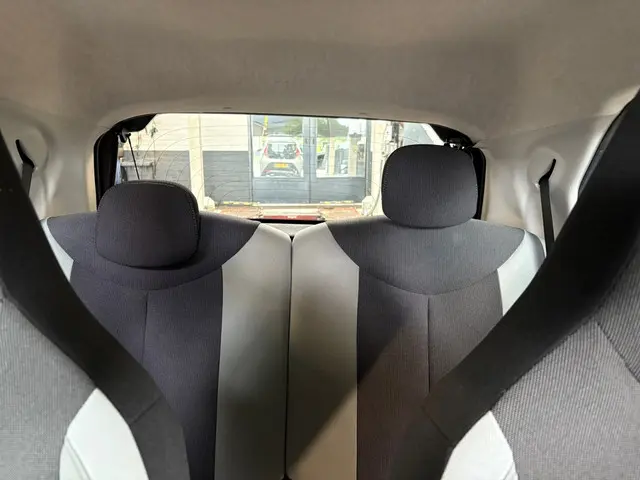 Toyota Aygo 1.0 VVT-i x-now AIRCO 2016 Benzine 11