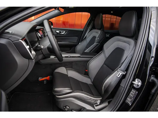 Volvo S60 2.0 B4 Ultimate Dark 2023 Benzine 7