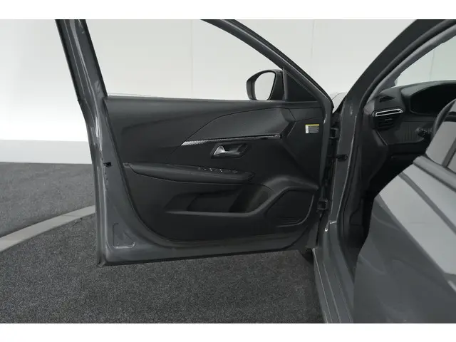 Peugeot 208 PureTech 100 Allure 2024 Benzine 64