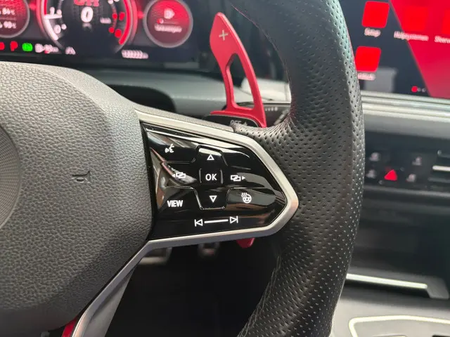 Volkswagen Golf 2.0 TSI GTI Pano 2021 Benzine 29