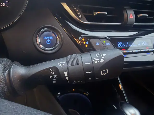 Toyota C-HR 1.8 Hybrid Premium 2017 Hybride Benzine 10