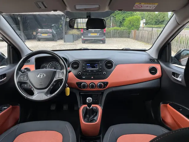 Hyundai i10 1.0i i-Motion Airco, USB, 14 inch 2014 Benzine 10