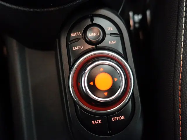 MINI Cooper 1.5 D One Salt- 2015 Diesel 10