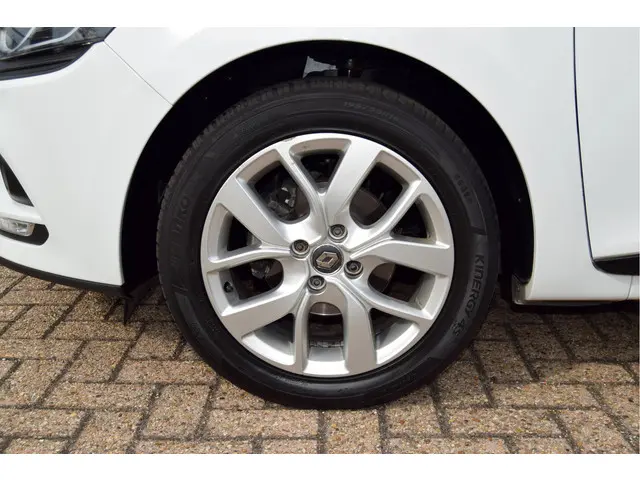 Renault Clio 0.9 TCe Limited 2018 Benzine 37