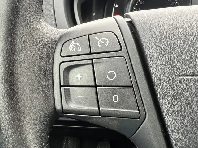 Volvo V40 2.0 D2 Kinetic 2017 Diesel 28