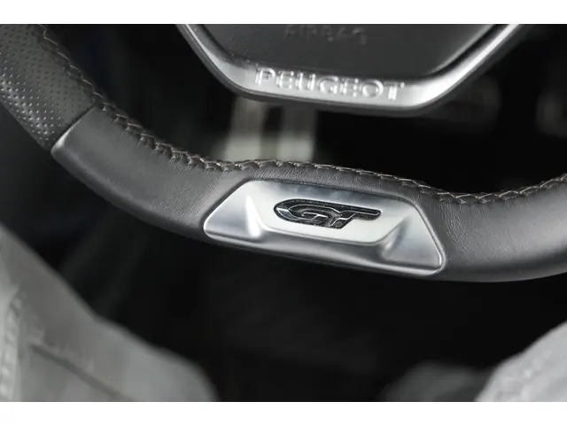 Peugeot 3008 HYbrid4 300 GT 2023 Hybride Benzine 48