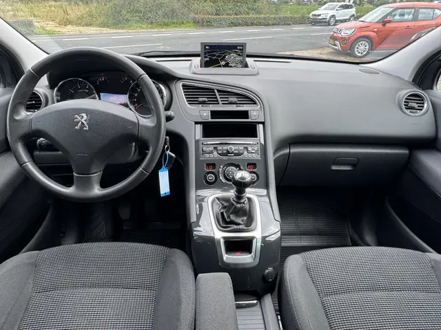 Peugeot 5008 1.2 PureTech Blue Lease 7p. 2016 Benzine 28