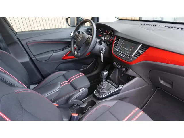 Opel Crossland 1.2 110pk Turbo GS-Line 2023 Benzine 23