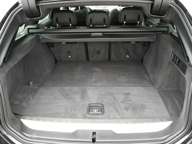 BMW 3 Serie Touring 330e 2022 Hybride Benzine 23