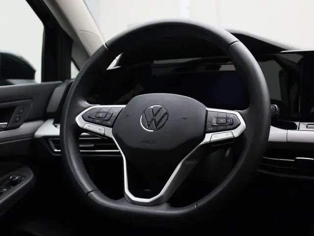 Volkswagen Golf 1.0TSI/110PK Life 2024 Benzine 31