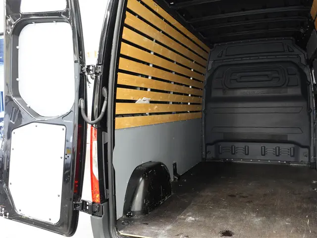 Mercedes-Benz Sprinter L2H2 2022 Diesel 39