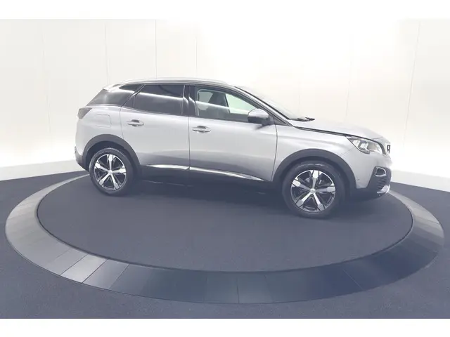 Peugeot 3008 PureTech 130 EAT8 Crossway 2020 Benzine 7