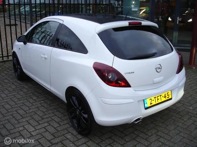 Opel Corsa 1.4-16V Color Edition,Airco 2014 Benzine 16