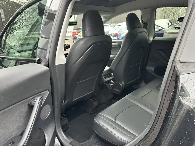 Tesla Model Y Long Range AWD 75 kWh 2022 Elektrisch 9