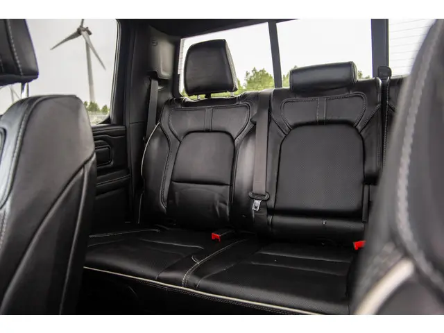 Dodge Ram 1500 5.7 V8 4x4 Crew Cab Limited 2024 Benzine 53