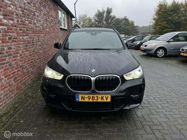 BMW X1 sDrive18i High Executive 2021 Benzine 7