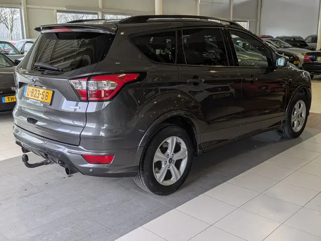 Ford Kuga 1.5 EcoBoost Vignale 2018 Benzine 4