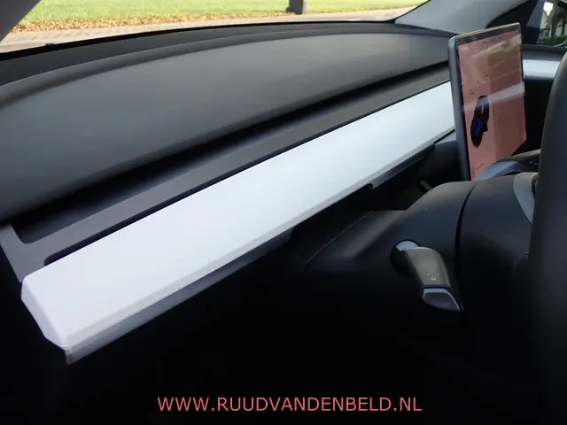 Tesla Model Y Long Range AWD 75kWh 2021 Elektrisch 27