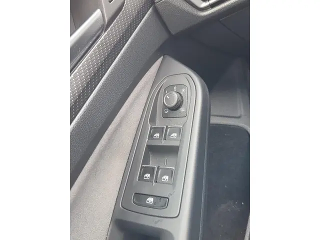 Volkswagen Golf 1.5 eTSI R-Line Business+ 2021 Benzine 9